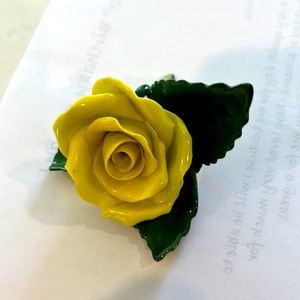 Herend yellow rose on leaf , new without tags . It was a gift